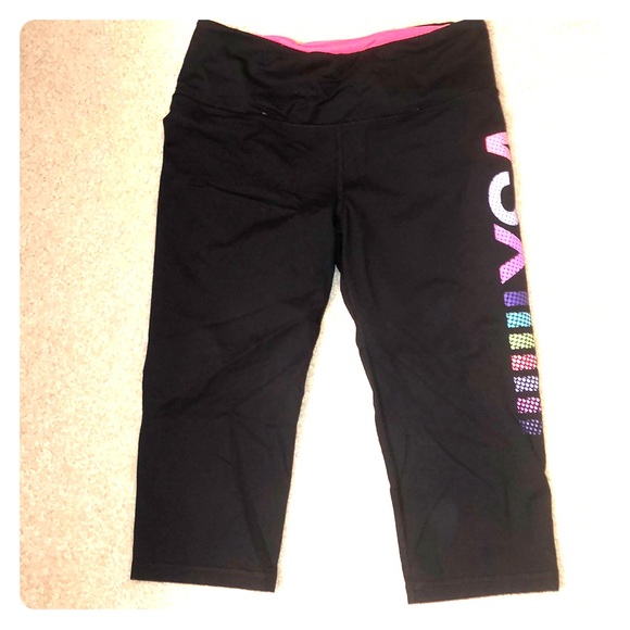 Victoria's Secret Pants - Victoria secret workout legging capri’s 💪🏽
